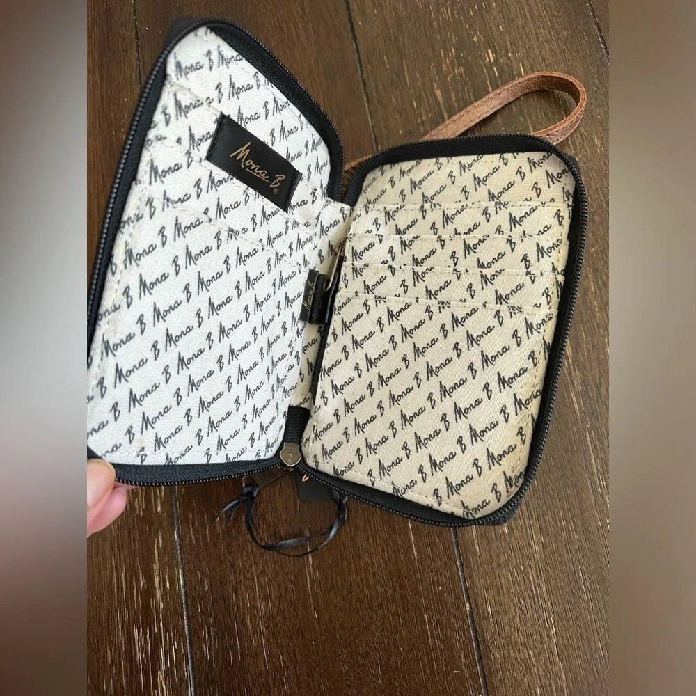 Mona B. Sea side wristlet